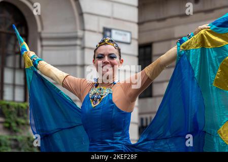 Geflügel, London, Großbritannien. 12. Nov, 2022. Die Lord Mayor’s Show ist über 800 Jahre alt und besteht in der Neuzeit aus tausenden von Teilnehmern, mit Dutzenden von Marschkapellen, Militäreinheiten, Kutschen, Tanztruppen, Hüpfburgen, Riesige Apparationen und zeremonielle Ausstellungen Stockfoto