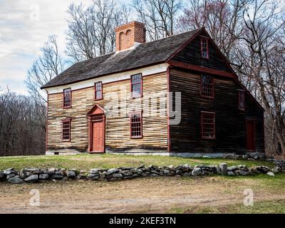 Das historische Gebäude von Massachusetts, USA, stammt aus der Zeit der amerikanischen Revolution. Stockfoto