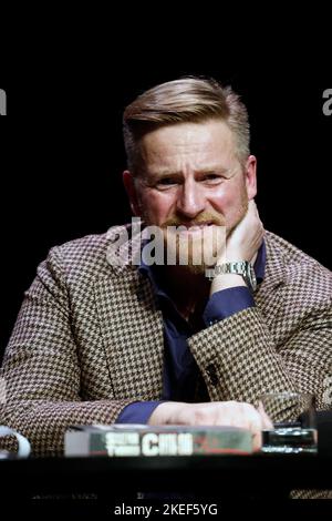 Am 7. November fand im Schlesischen Theater in Katowice, Polen, die Promotion des neuen Buches "Cholod" des polnischen Schriftstellers Szczepan Twardoch statt. Nach dem Stockfoto