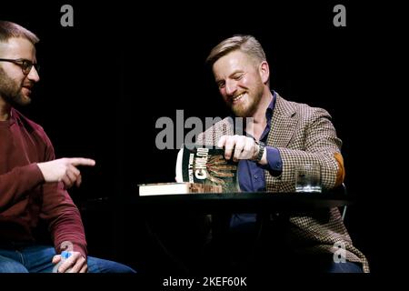 Am 7. November fand im Schlesischen Theater in Katowice, Polen, die Promotion des neuen Buches "Cholod" des polnischen Schriftstellers Szczepan Twardoch statt. Nach dem Stockfoto