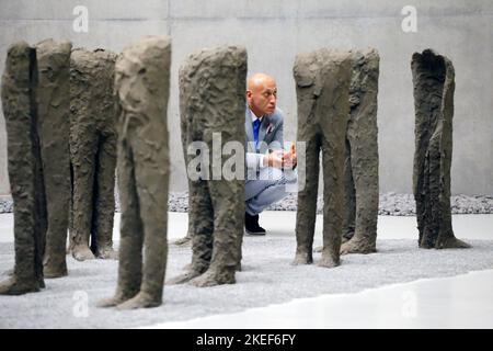 Am 10. November hat im Schlesischen Museum in Katowice die Ausstellung Biotexture, das Geheimnis des Atems, Bambini von Magdalena Abakanowicz Biene Stockfoto