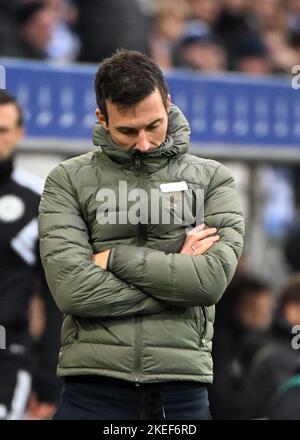 12. November 2022, Baden-Württemberg, Karlsruhe: Fußball, 2. Bundesliga, Karlsruher SC - FC St. Pauli, Matchday 17, BBBank Wildpark: Karlsruher Trainer Christian Eichner. Foto: Uli Deck/dpa - WICHTIGER HINWEIS: Gemäß den Anforderungen der DFL Deutsche Fußball Liga und des DFB Deutscher Fußball-Bund ist es untersagt, im Stadion und/oder des Spiels aufgenommene Fotos in Form von Sequenzbildern und/oder videoähnlichen Fotoserien zu verwenden oder zu verwenden. Stockfoto