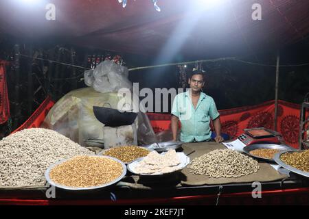 Ein kleiner Laden in Bangladesch. Stockfoto