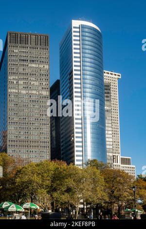 Die Skyline des Financial District verfügt über 17 State Street und Battery Park, NYC, USA 2022 Stockfoto