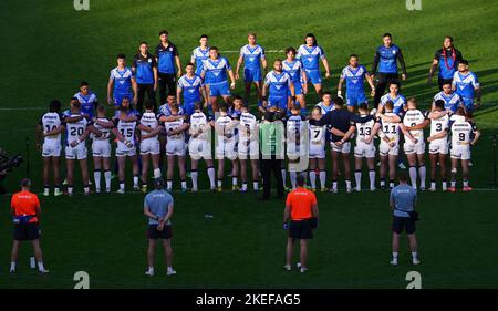 Samoa tritt vor dem Halbfinale der Rugby League im Emirates Stadium in London mit einer Siva Tau auf. Bilddatum: Samstag, 12. November 2022. Stockfoto