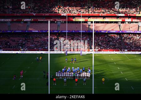 Samoa tritt vor dem Halbfinale der Rugby League im Emirates Stadium in London mit einer Siva Tau auf. Bilddatum: Samstag, 12. November 2022. Stockfoto