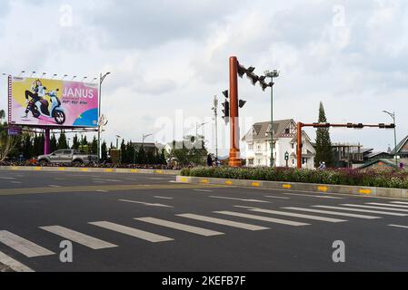 Da Lat, Vietnam - 2. November 2022: Lam Vien Platz am Abend unter Sonnenuntergang Stockfoto