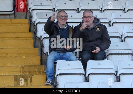 Stevenage am Samstag, den 12.. November 2022. Die Fans von Hartlepool United vor dem Spiel der Sky Bet League 2 zwischen Stevenage und Hartlepool United im Lamex Stadium, Stevenage am Samstag, den 12.. November 2022. (Kredit: John Cripps | MI Nachrichten) Kredit: MI Nachrichten & Sport /Alamy Live Nachrichten Stockfoto