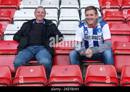 Stevenage am Samstag, den 12.. November 2022. Die Fans von Hartlepool United vor dem Spiel der Sky Bet League 2 zwischen Stevenage und Hartlepool United im Lamex Stadium, Stevenage am Samstag, den 12.. November 2022. (Kredit: John Cripps | MI Nachrichten) Kredit: MI Nachrichten & Sport /Alamy Live Nachrichten Stockfoto