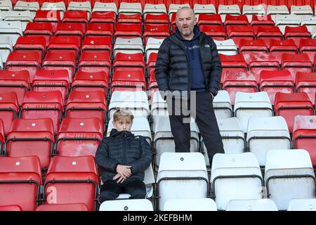 Stevenage am Samstag, den 12.. November 2022. Die Fans von Hartlepool United vor dem Spiel der Sky Bet League 2 zwischen Stevenage und Hartlepool United im Lamex Stadium, Stevenage am Samstag, den 12.. November 2022. (Kredit: John Cripps | MI Nachrichten) Kredit: MI Nachrichten & Sport /Alamy Live Nachrichten Stockfoto