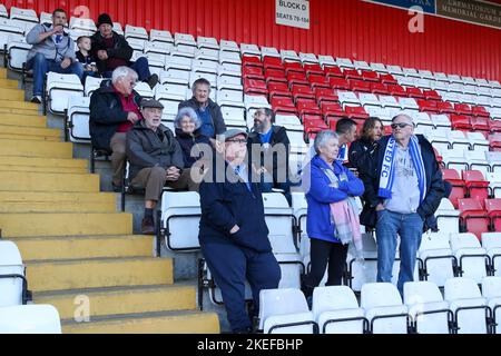 Stevenage am Samstag, den 12.. November 2022. Die Fans von Hartlepool United vor dem Spiel der Sky Bet League 2 zwischen Stevenage und Hartlepool United im Lamex Stadium, Stevenage am Samstag, den 12.. November 2022. (Kredit: John Cripps | MI Nachrichten) Kredit: MI Nachrichten & Sport /Alamy Live Nachrichten Stockfoto