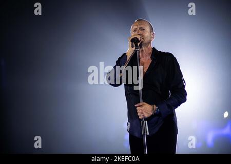 Biagio Antonacci während der Biagio Antonacci - Palco Centrale Tour, italienisches Sängermusikkonzert in Eboli (SA), Italien, November 11 2022 Stockfoto