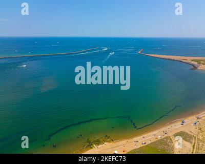 Luftaufnahme der Mündung des Merrimack River zum Atlantischen Ozean zwischen der Stadt Salisbury und Plum Island in der Stadt Newburyport, Massachusetts, USA. Stockfoto