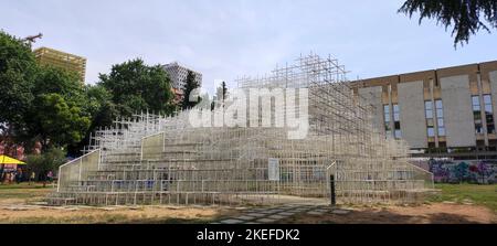 Tirana, Albanien - 4. Juni 2022: Reja - Die Wolke Stockfoto