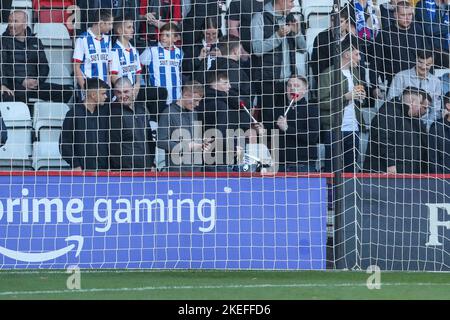 Stevenage am Samstag, den 12.. November 2022. Die Fans von Hartlepool United vor dem Spiel der Sky Bet League 2 zwischen Stevenage und Hartlepool United im Lamex Stadium, Stevenage am Samstag, den 12.. November 2022. (Kredit: John Cripps | MI Nachrichten) Kredit: MI Nachrichten & Sport /Alamy Live Nachrichten Stockfoto