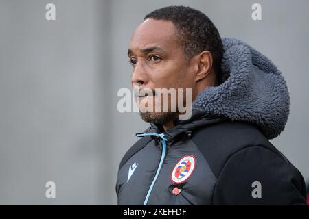 Paul Ince Manager of Reading während des Sky Bet Championship-Spiels Hull City vs Reading im MKM Stadium, Hull, Großbritannien, 12.. November 2022 (Foto von James Heaton/Nachrichtenbilder) Stockfoto