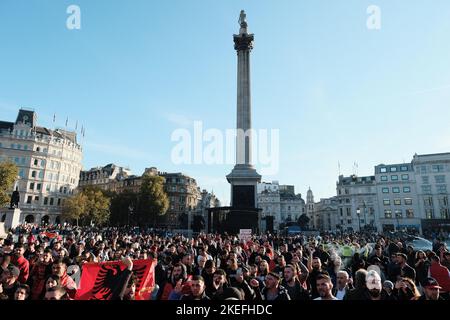 London, Großbritannien. 12.. November 2022. Die Albaner in London protestierten am Samstag (12. November) nach den Erklärungen der Sekretärin Suella Braverman, die von einer "Invasion" aufgrund der hohen Zahl von Einwanderern sprach. Quelle: Joao Daniel Pereira/Alamy Live News Stockfoto