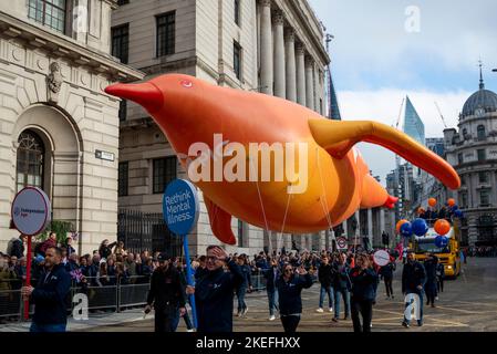 Geflügel, London, Großbritannien. 12. Nov, 2022. Die Lord Mayor’s Show ist über 800 Jahre alt und besteht in der Neuzeit aus tausenden von Teilnehmern, mit Dutzenden von Marschkapellen, Militäreinheiten, Kutschen, Tanztruppen, Hüpfburgen, Riesige Apparationen und zeremonielle Ausstellungen. Stockfoto