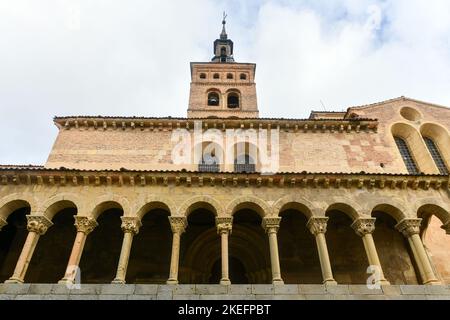 Blick auf die Kirche Saint Martin, Iglesia de San Martin, in Segovia, Spanien Stockfoto