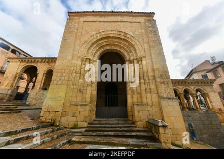 Blick auf die Kirche Saint Martin, Iglesia de San Martin, in Segovia, Spanien Stockfoto