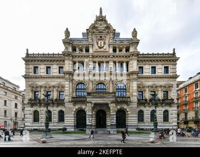 Bilbao, Spanien - 26. November 2021: Rathaus des Provinzrats von Bilbao in Bilbao, Bizkaia, Baskenland, Spanien. Stockfoto