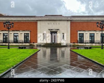 Bilbao, Spanien - 26. Nov 2021: Museum Der Schönen Künste Von Bilbao. Das Gebäude des Museums befindet sich vollständig im Stadtpark Doña Casilda Iturrizar. Stockfoto