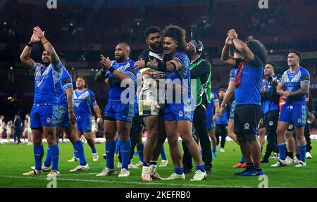 Samoa feiert nach dem Gewinn des Halbfinalspiels der Rugby League im Emirates Stadium, London. Bilddatum: Samstag, 12. November 2022. Stockfoto