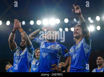 Samoa feiert nach dem Gewinn des Halbfinalspiels der Rugby League im Emirates Stadium, London. Bilddatum: Samstag, 12. November 2022. Stockfoto