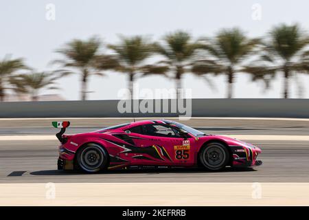 85 FREY Rahel (SWI), BOVY Sarah (bel), GATTING Michelle (dnk), Iron DAMES, Ferrari 488 GTE EVO, Aktion während des WTCR - Race of Bahrain 2022, 8. Runde des FIA World Touring Car Cup 2022, auf dem Bahrain International Circuit vom 10. Bis 12. November in Sakhir, Bahrain - Foto: Alexandre Guillaumot/DPPI/LiveMedia Stockfoto