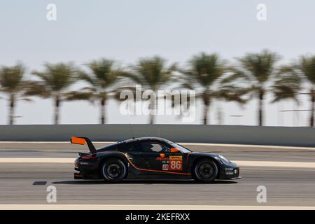 86 WAINWRIGHT Michael (gbr), PERA Ricardo (ita), BARKER Benjamin (gbr), GR Racing, Porsche 911 RSR - 19, Aktion während des WTCR - Race of Bahrain 2022, 8. Runde des FIA World Touring Car Cup 2022, auf dem Bahrain International Circuit vom 10. Bis 12. November in Sakhir, Bahrain - Foto: Alexandre Guillaumot/DPPI/LiveMedia Stockfoto