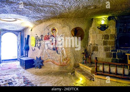 Das Innere eines typischen kappadokischen Hauses in der Türkei wurde in Stein gehauen Stockfoto