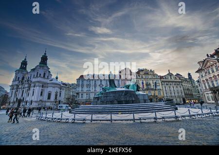 Prag, Tschechische Republik. Juni 3 2022: Eine fantastische Aufnahme der sonnigen Sityscape in der Hauptstadt der Tschechischen Republik - Prag, Europa. Stockfoto