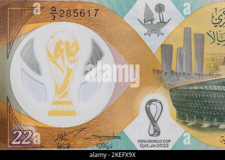 Nahaufnahme der neuen Riyals-Banknoten von Katar 22 zum Gedenken an die FIFA Fußball-Weltmeisterschaft 2022 Stockfoto