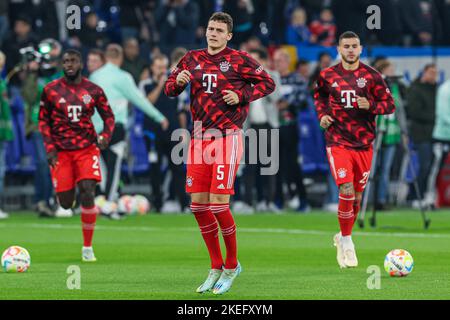 GELSENKIRCHEN, DEUTSCHLAND - 12. NOVEMBER: Benjamin Pavard von Bayern Munchen beim Bundesliga-Spiel zwischen FC Schalke 04 und Bayern Munchen in der Veltins Arena am 12. November 2022 in Gelsenkirchen, Deutschland (Foto: Marcel ter Bals/Orange Picles) Stockfoto