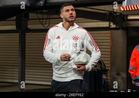 GELSENKIRCHEN, DEUTSCHLAND - 12. NOVEMBER: Lucas Hernandez von Bayern München beim Bundesligaspiel zwischen FC Schalke 04 und Bayern München in der Veltins Arena am 12. November 2022 in Gelsenkirchen, Deutschland (Foto: Marcel ter Bals/Orange Picles) Stockfoto