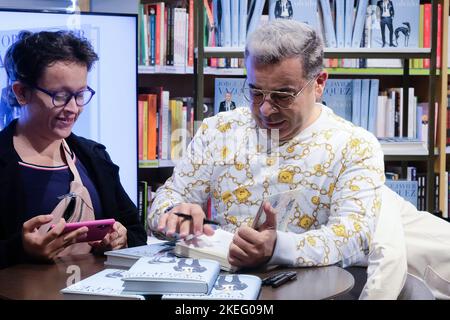 Madrid, Spanien. 12.. November 2022. Der Moderator Jorge Javier Vazquez sah ihn während der Unterzeichnung seines Buches „Antes del Olvido“ in Madrid. (Foto: Atilano Garcia/SOPA Images/Sipa USA) Quelle: SIPA USA/Alamy Live News Stockfoto