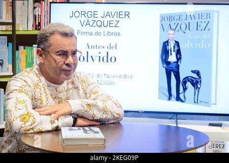 Madrid, Spanien. 12.. November 2022. Der Moderator Jorge Javier Vazquez sah ihn während der Unterzeichnung seines Buches „Antes del Olvido“ in Madrid. (Foto: Atilano Garcia/SOPA Images/Sipa USA) Quelle: SIPA USA/Alamy Live News Stockfoto