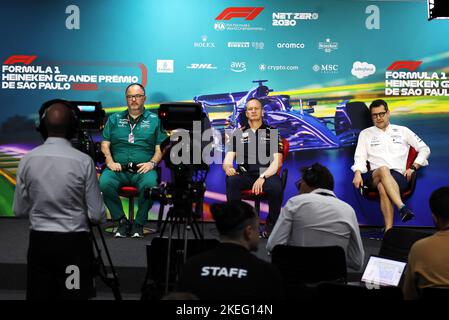 FIA Pressekonferenz mit von links nach rechts: Tom McCullough (GBR) Aston Martin F1 Team Performance Director; Paul Monaghan (GBR) Red Bull Racing Chief Engineer; und FX Demaison (FRA) Williams Racing Technical Director, Portrait während der Formel 1 Heineken Grande Premio de São Paulo 2022, Sao Paulo Grand Prix Grand Prix 2022, 21. Runde der FIA Formel 1 Weltmeisterschaft 2022 vom 11. Bis 13. November 2022 auf dem Interlagos Circuit, in Sao Paulo, Brasilien - Foto DPPI Stockfoto