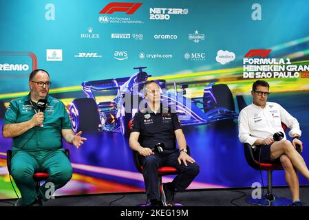 FIA Pressekonferenz mit von links nach rechts: Tom McCullough (GBR) Aston Martin F1 Team Performance Director; Paul Monaghan (GBR) Red Bull Racing Chief Engineer; und FX Demaison (FRA) Williams Racing Technical Director, Portrait während der Formel 1 Heineken Grande Premio de São Paulo 2022, Sao Paulo Grand Prix Grand Prix 2022, 21. Runde der FIA Formel 1 Weltmeisterschaft 2022 vom 11. Bis 13. November 2022 auf dem Interlagos Circuit, in Sao Paulo, Brasilien - Foto DPPI Stockfoto