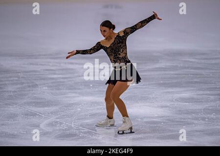 SHEFFIELD, Sheffield. 12., 2022. November. Nicole Schott aus Deutschland startet im Frauen-Kurzprogramm während des ISU Grand Prix - MK John Wilson Trophy 2022 am SAMSTAG, 12. November 2022, auf DER ICE Sheffield. SHEFFIELD, Sheffield. Kredit: Taka G Wu/Alamy Live Nachrichten Stockfoto