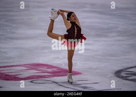 SHEFFIELD, Sheffield. 12., 2022. November. Junge Koreanerinnen starten am Samstag, 12. November 2022, im Kurzprogramm der Frauen beim ISU Grand Prix - MK John Wilson Trophy 2022 im ICE Sheffield. SHEFFIELD, Sheffield. Kredit: Taka G Wu/Alamy Live Nachrichten Stockfoto