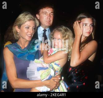 **DATEI FOTO** Tiffany Trump durch die Jahre vor ihrer Hochzeit am Samstag, dem 12. November 2022. Donald Marla Ivanka und Tiffany Trump 1996 Foto von John Barrett/PHOTOlink/MediaPunch Stockfoto