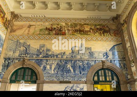 Interior de la estacion de tren Sao Bento, Porto, Portugal Stockfoto