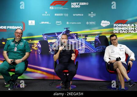 FIA Pressekonferenz mit von links nach rechts: Tom McCullough (GBR) Aston Martin F1 Team Performance Director; Paul Monaghan (GBR) Red Bull Racing Chief Engineer; und FX Demaison (FRA) Williams Racing Technical Director, Portrait während der Formel 1 Heineken Grande Premio de SÃ£o Paulo 2022, Sao Paulo Grand Prix Grand Prix 2022, 21. Lauf der FIA Formel 1 Weltmeisterschaft 2022 vom 11. Bis 13. November 2022 auf dem Interlagos Circuit, in Sao Paulo, Brasilien - Foto: Dppi/DPPI/LiveMedia Stockfoto