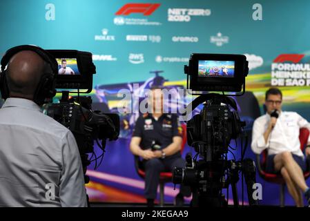 FIA Pressekonferenz mit von links nach rechts: Tom McCullough (GBR) Aston Martin F1 Team Performance Director; Paul Monaghan (GBR) Red Bull Racing Chief Engineer; und FX Demaison (FRA) Williams Racing Technical Director, Portrait während der Formel 1 Heineken Grande Premio de SÃ£o Paulo 2022, Sao Paulo Grand Prix Grand Prix 2022, 21. Lauf der FIA Formel 1 Weltmeisterschaft 2022 vom 11. Bis 13. November 2022 auf dem Interlagos Circuit, in Sao Paulo, Brasilien - Foto: Dppi/DPPI/LiveMedia Stockfoto