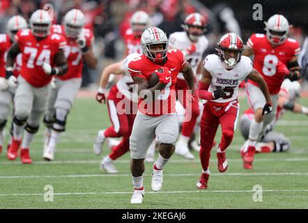 Columbus, Usa. 12.. November 2022. Ohio State Buckeyes Miyan Willams (3) bricht am Samstag, den 12. November 2022, für einen 48-Yard-Touchdown gegen die Indiana Hoosiers in Columbus, Ohio, aus. Foto von Aaron Josefczyk/UPI Credit: UPI/Alamy Live News Stockfoto