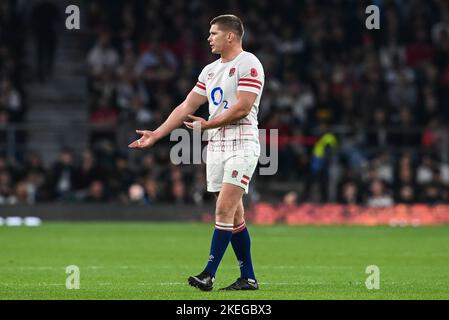 Owen Farrell aus England gibt seine Teamanweisungen während des Herbst-Internationals-Spiels England gegen Japan im Twickenham Stadium, Twickenham, Großbritannien, 12.. November 2022 (Foto von Craig Thomas/News Images) Stockfoto