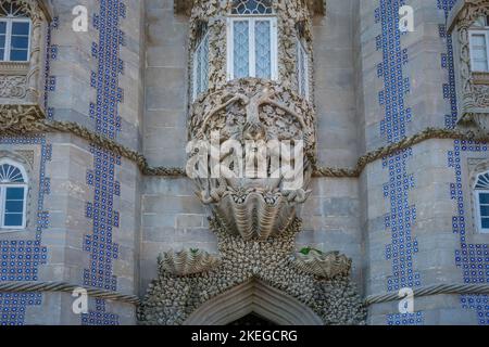 Triton-Tor und Terrasse im Pena Palace - Sintra, Portugal Stockfoto