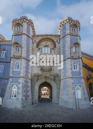 Triton-Tor und Terrasse im Pena Palace - Sintra, Portugal Stockfoto