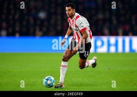 EINDHOVEN - Cody Gakpo vom PSV Eindhoven während des niederländischen Eredivisie-Spiels zwischen PSV Eindhoven und AZ am 12. November 2022 im Phillips Stadium in Eindhoven, Niederlande. ANP OLAF KRAAK Stockfoto